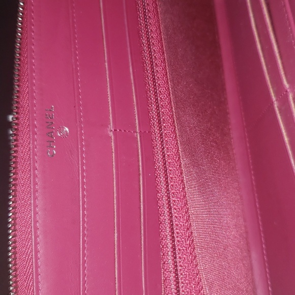 Chanel Quilted Patent Longwallet - Picture 8 of 15